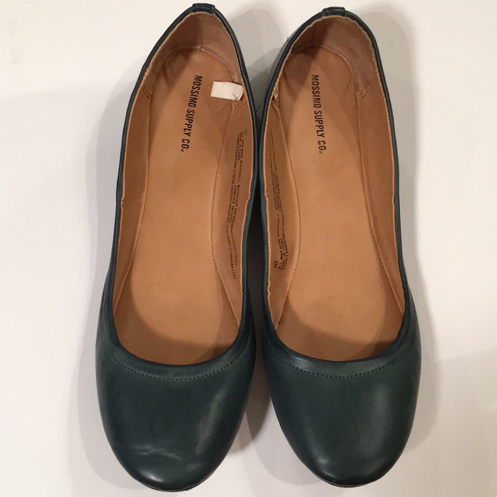 Shoes. Flats.